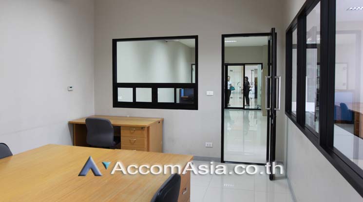  1  Studio Office Space For Rent in Sukhumvit ,Bangkok BTS Ekkamai at Compomax Building AA18841